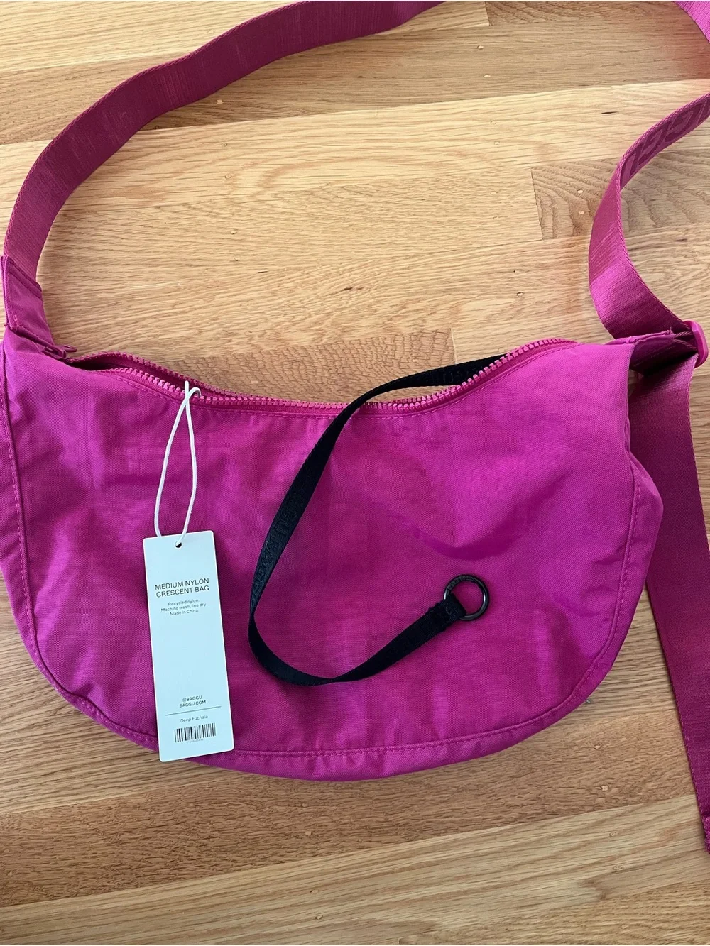 BNWT Baggu Med Crescent Bright Fuchsia - Picture 4 of 10